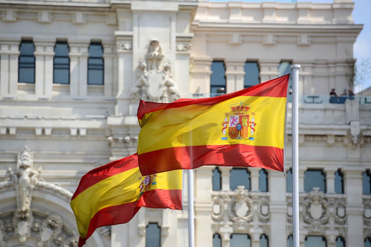 Spain drops permanent windfall tax on energy firms, reviving green hydrogen plans | Policy